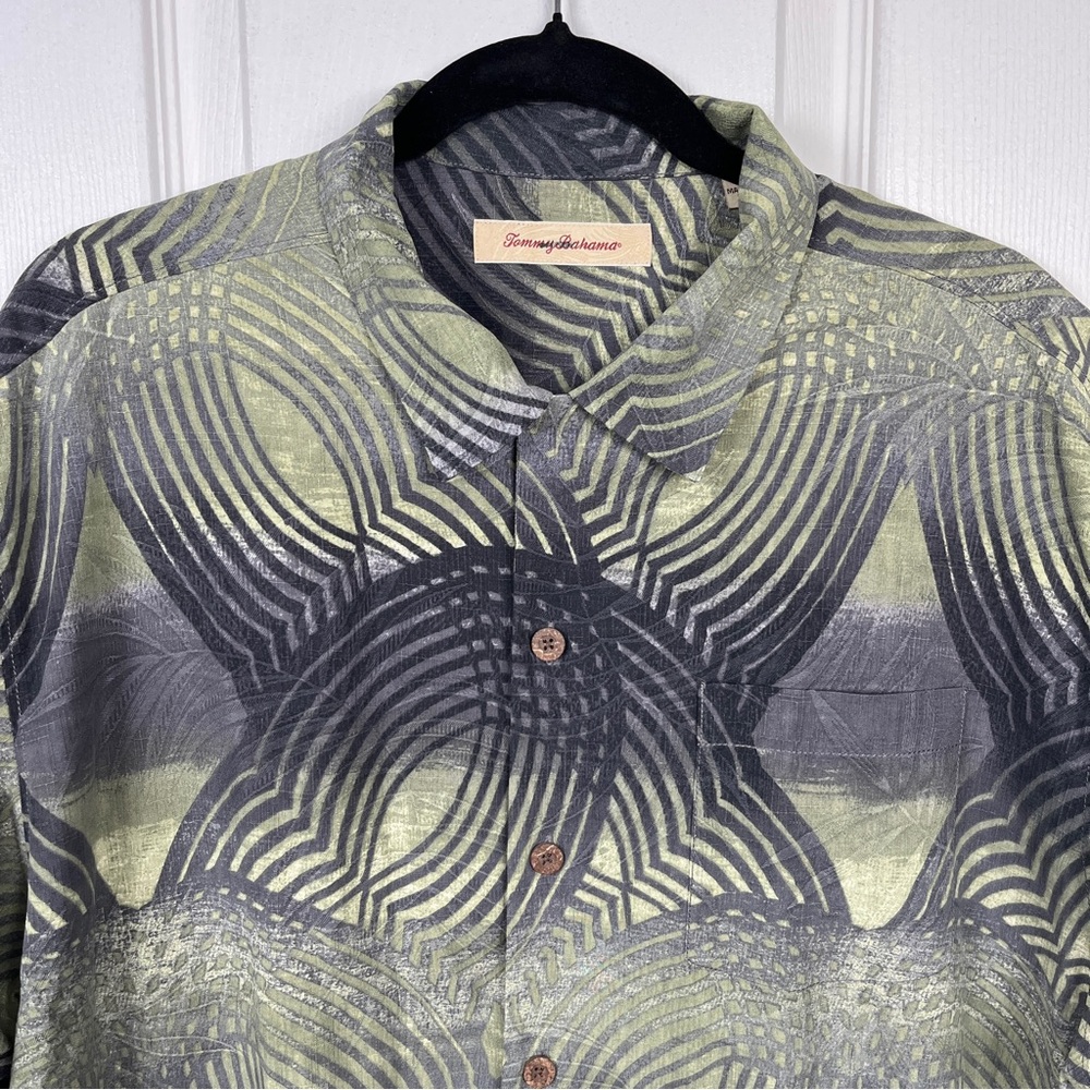 Tommy Bahama Mens Silk Hawaiian Shirt Large Gray Black Green Button Geometric